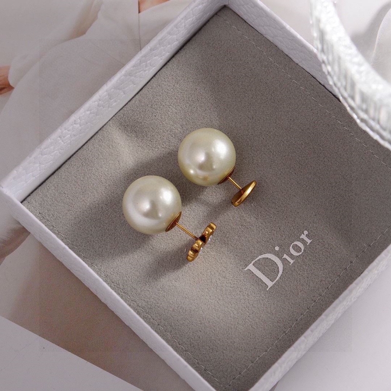 chr1st1an D10r earrings